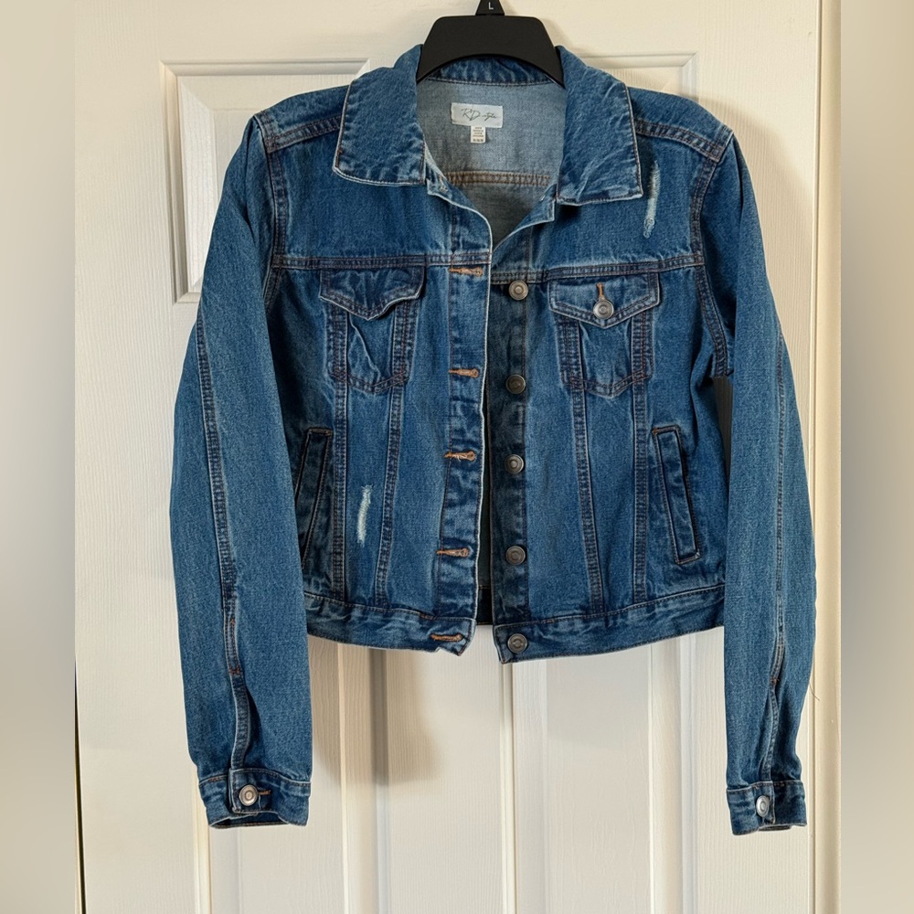 Women’s RD Style Blue Jean Jacket. 100% Cotton. Size M. Excellent Condition.